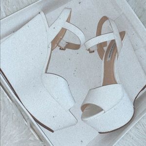 *SOLD* NEVER WORN Steve Madden Wedge 8.5